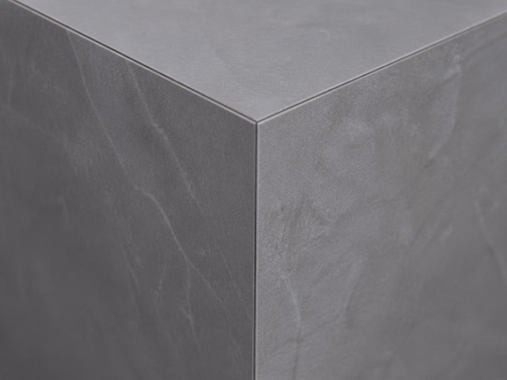 Tiled corner finished with a seamless mitred joint